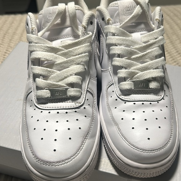 Women’s Airforce 1 07’ size 8 - Picture 6 of 8